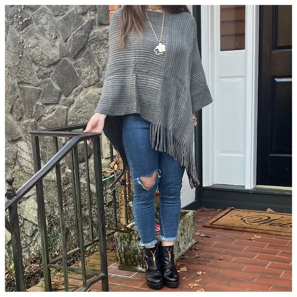 BOHO FABULOUS FRINGED PONCHOS - Picture 7 of 7